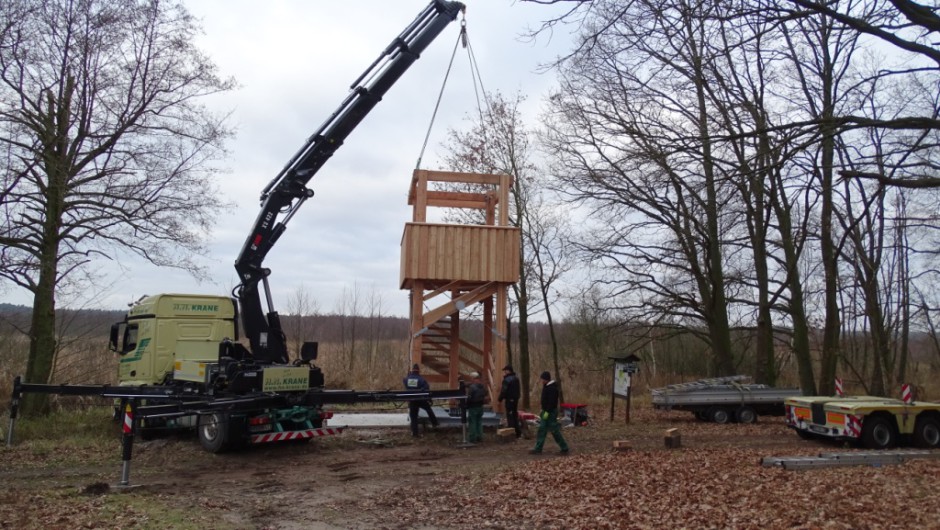 der Turm kommt an seinen Platz