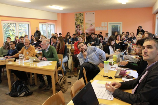 Konferenz-Teilnehmer bei der Tagung in der Jugendherberge (Foto: Naturpark-Archiv)