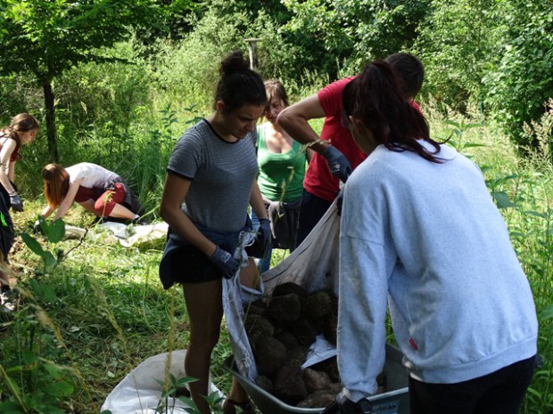 Werben von Feldsteinen als Baumaterial (Foto: Naturparkarchiv)