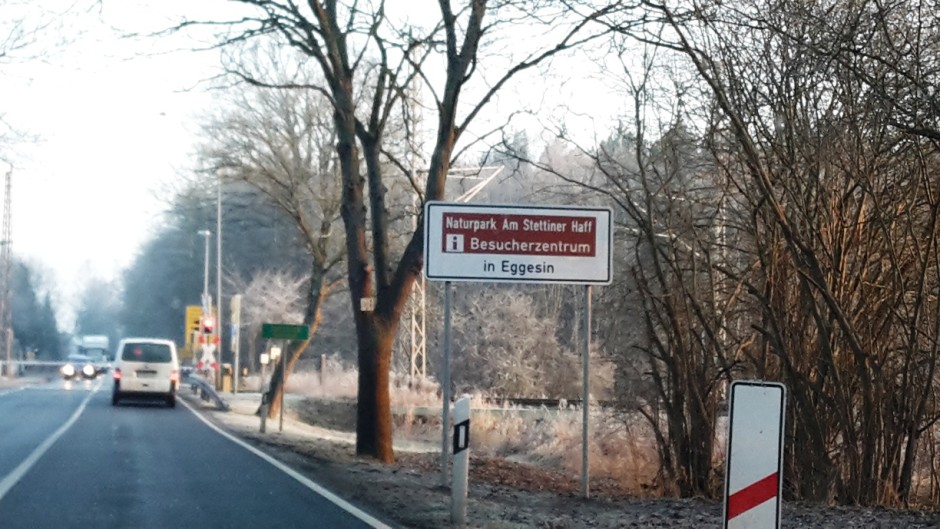 Touristischer Hinweis an der B109 - Bahnhof Jatznick (Foto: Naturpark-Archiv)