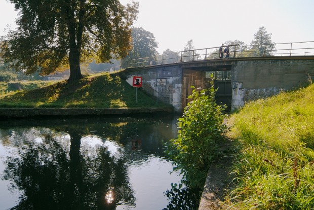 Die Grafenbrücker Schleuse liegt direkt am Fernradweg "Berlin-Usedom" Sie wurde 1609/10  erbaut, im Dreißigjährigen Krieg jedoch zerstört. 1876/78 wurde die Schleuse wieder neu errichtet.