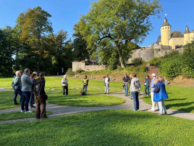 Praktische Prüfung am letzten Septemberwochenende vor Schloss Homburg. (Foto: © Naturpark Bergisches Land)