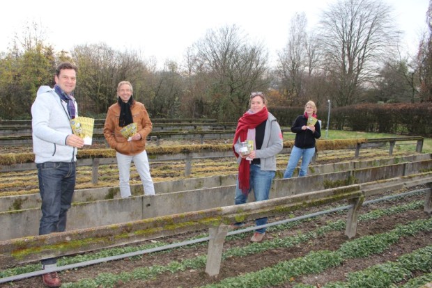 Jens Eichner, Geschäftsführer Naturpark Bergisches Land; Dr. Jan Boomers, Geschäftsführer Biologische Station Mittlere Wupper (BSMW); Pia Kambergs, wissenschaftliche Mitarbeiterin BSMW und fachliche Betreuung des Projektes „Bergisches Saatgut für Bergische Vielfalt“; Johanna Dahlmann, wissenschaftliche Mitarbeiterin BSMW und Koordinatorin des Projektes „Bergisches Saatgut für Bergische Vielfalt“.  (Bild: BSMW)