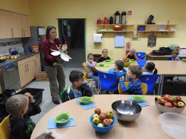 DSCN0957 620x465 DSCN0957 620x465 Die Erstklässler der Naturpark Schule Hülsenbusch stellen Apfelsaft her