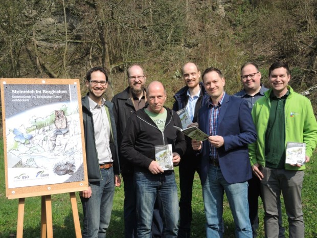 Präsentation der neuen Steinland-Broschüre (Bild: Biologische Station RBK)