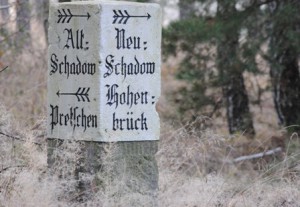 Wegweiserstein im Wald bei Pretschen
(Foto: Hans Sonnenberg 2013)
