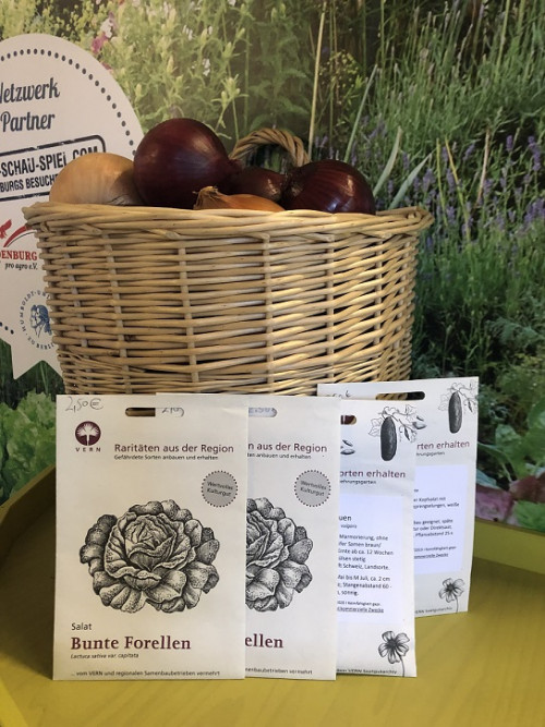 Wanderausstellung „Willkommen im Garten der alten Sorten“