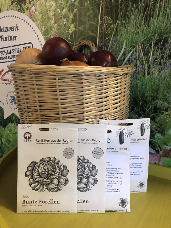 Saatgut alter Sorten kann im BurgLaden erworben werden. (© Teresa Zeuner)