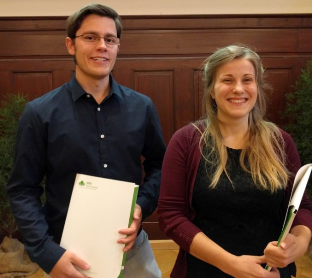 Presiträger 2016: Tim Bornhold mit seiner Arbeit über die Dahme und Anne Bartels mit der Erforschung des Flusskrebsvorkommmnes an der Barthe (Foto: Sonnenberg)