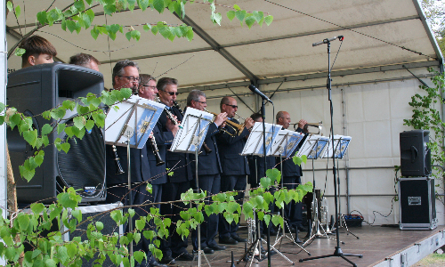 Das Bundespolizieorchester aus Berlin sorgt für gemütliche Biergartenatmosphäre (C) Naturpark Dübener Heide