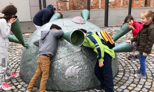 Kinder der Grundschule Berg aus Eilenburg bei einer Exkursion im Rahmen des VDN Projektes "Natur erleben verbindet" (c) LPV Nordwestsachsen e.V.