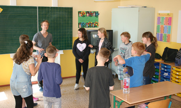 Grundschüler aus Rösa machen Theater zum Thema "Wölfe" (C) VDH