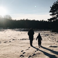 Spurenlesen im Schnee (C) Dörthe_Winter, Wildnisschule Heidefeuer