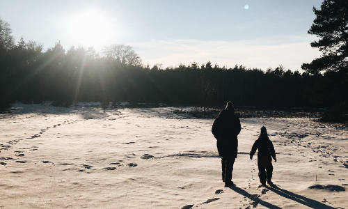 Spurenlesen im Schnee Copyright Doerthe Winter Wildnisschule Heidefeuer 500 Der Natur auf der Spur beim winterlichen Wald Familien Ausflug am 6. Februar 2022