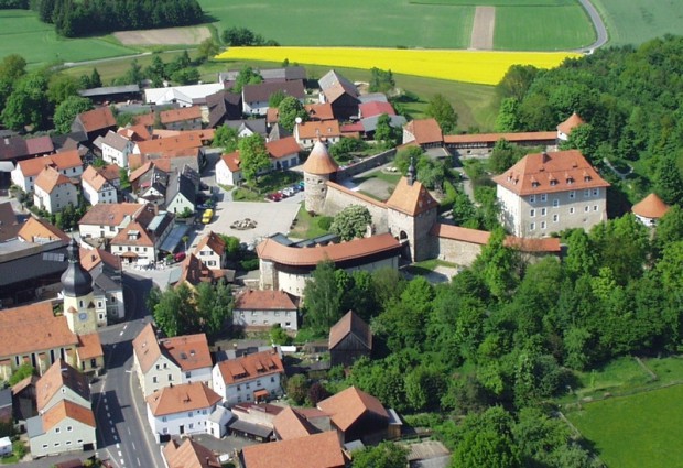 Blick auf Burg Hohenberg von SüdenFROH