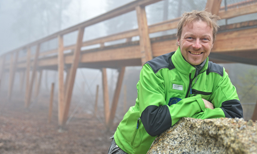 Gebietsbetreuer Ronald Ledermüller Gebietsbetreuer Ronald Ledermüller Neuer Wildpark am Waldhaus Mehlmeisel öffnet seine Pforten