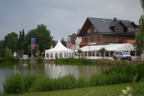 Der Teichhof zur Mohnblütec Andrea Imhäuser Der Teichhof zur Mohnblütec Andrea Imhäuser Mittsommernachtsträume von der Mohnblüte im Mohndorf Grandenborn