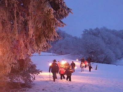 Fackelwanderung Hoher MeißnerCNaturpark Meissner Kaufunger Wald Fackelwanderung Hoher MeißnerCNaturpark Meissner Kaufunger Wald Fackelwanderung zur Viehhaushütte auf dem Hohen Meißner