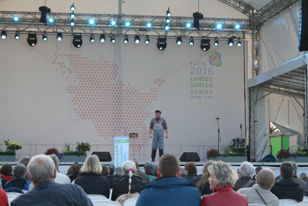 "Fischer Kai", Jubilaeumsprogramm auf der Bühne am Schloss (LGS)