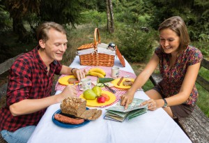 Wandern und GenieÃen im Naturpark MÃ¼nden (c) Peter Heitmann