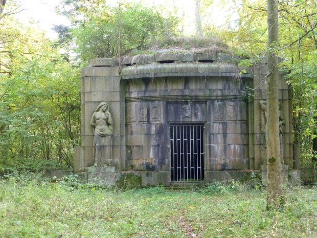 mausoleum-vor-der-sanierung