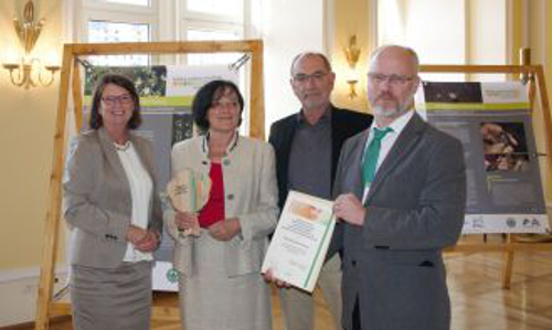 4943 10 20160929Auszeich 347UN Dekade 4943 10 20160929Auszeich 347UN Dekade Naturpark Rhein Taunus erhält Auszeichnung als Projekt der UN Dekade Biologische Vielfalt