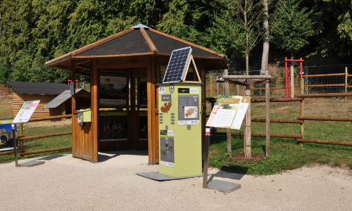 Pavillon und Horchbox ©Naturpark RheinTaunus