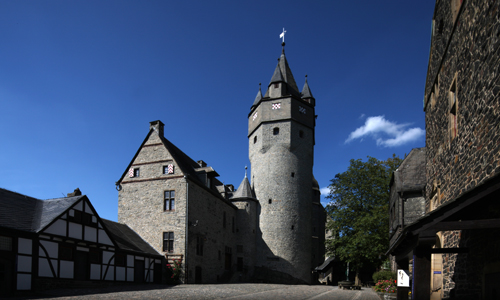 Eine der schönsten Höhenburgen Deutschlands: Burg Altena - eines von vielen Highlights entlang des Drahthandelsweges (Foto: Märkischer Kreis)