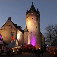 Die Burg Altena im Lichterglanz (Foto: Märkischer Kreis)
