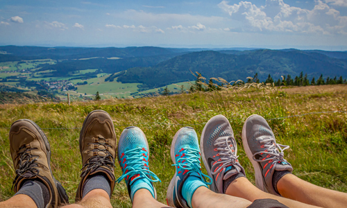 Hiking innen Hiking innen 22. Mai: Die Wanderschuhe geschnürt und los geht’s auf die Gernsdorfer Höhentour