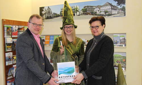 Innen Ziehung der Juwelengewinner Innen Ziehung der Juwelengewinner Briloner Waldfee zieht glückliche Gewinner des Juwelensuche Gewinnspiels
