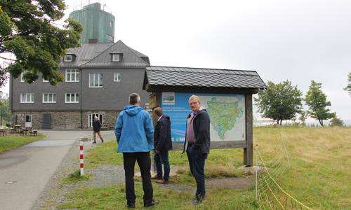 Das Naturparkjuwel "Kahler Asten" lernte Scout Julian Bruhn neben dem Heidelehrpfad kennen (Foto: Naturpark Sauerland Rothaargebirge e.V.)
