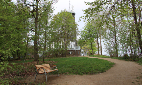 Start und Ziel des Naturerlebnisweges an der Hohen Bracht innen Start und Ziel des Naturerlebnisweges an der Hohen Bracht innen Fernblick und Naturerlebnis für Alle der besondere Naturerlebnispfad