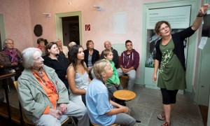 Kathi Schieber erläuert Wissenswertes zur Schleiereule