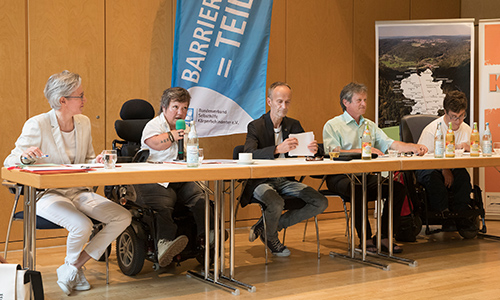 Auftaktveranstaltung v.li.: Andrea Bofinger, Projektkoordinatorin - Ines Vorberg,Projektleiterin - Peter Reichert, Pressesprecher BSK - Bernhard Drixler Naturpark-Geschäftsführer - Simon Maier, Kreisjugendring Rems-Murr - Foto: Jörg Fiedler - © Copyright Jörg Fiedler, Veröffentlichung nur gegen Honorar zzgl. Mehrwertsteuer, Urhebernachweis und Belegexemplar