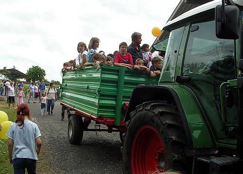 Der Brunch auf dem Bauernhof ist eine Familienveranstaltung, für Kinderspaß ist immer gesorgt. (Foto: qu-int Werbeagentur)