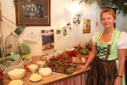 Brunch032 Brunch032 Rund 4.000 Gäste beim Brunch auf dem Bauernhof