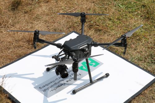 Die Drohne der Forstlichen Versuchs- und Forschungsanstalt wird unter anderem zur Suche von Auerwildlebensräumen eingesetzt. (Foto: Dangel/Naturpark Schwarzwald Mitte/Nord)
