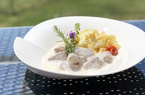 Eingemachtes Kalbfleisch Landhaus Lauble Eingemachtes Kalbfleisch Landhaus Lauble Aktionswochen der Naturpark Wirte