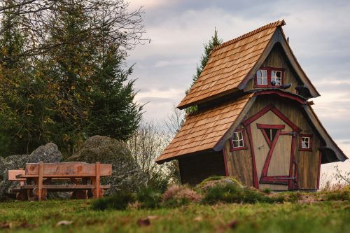 Hexenhaus Artikelbild c Manfred Huber Hexenhaus Artikelbild c Manfred Huber Auf zauberhaftem Höhenkamm: Lautenbacher Hexensteig