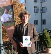 Robert Schätzle hat die Partner-Plakette des Naturparks Schwarzwald Mitte/Nord erhalten. Foto: Katja Kösztler / Naturpark