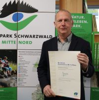 Naturpark-Geschäftsführer Karl-Heinz Dunker freut sich über die Auszeichnung zum Qualitäts-Naturpark. Foto: Katja Kösztler / Naturpark