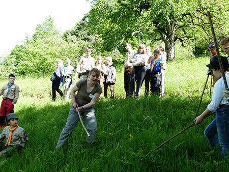 Reichenbachtal01 Rund 30 Freiwillige „schlägeln“ für die Artenvielfalt