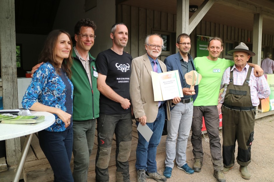 AuszeichnungÜbergabeWB 940x626 AuszeichnungÜbergabeWB 940x626 Wasserbüffelbeweidung wird UN Dekadeprojekt