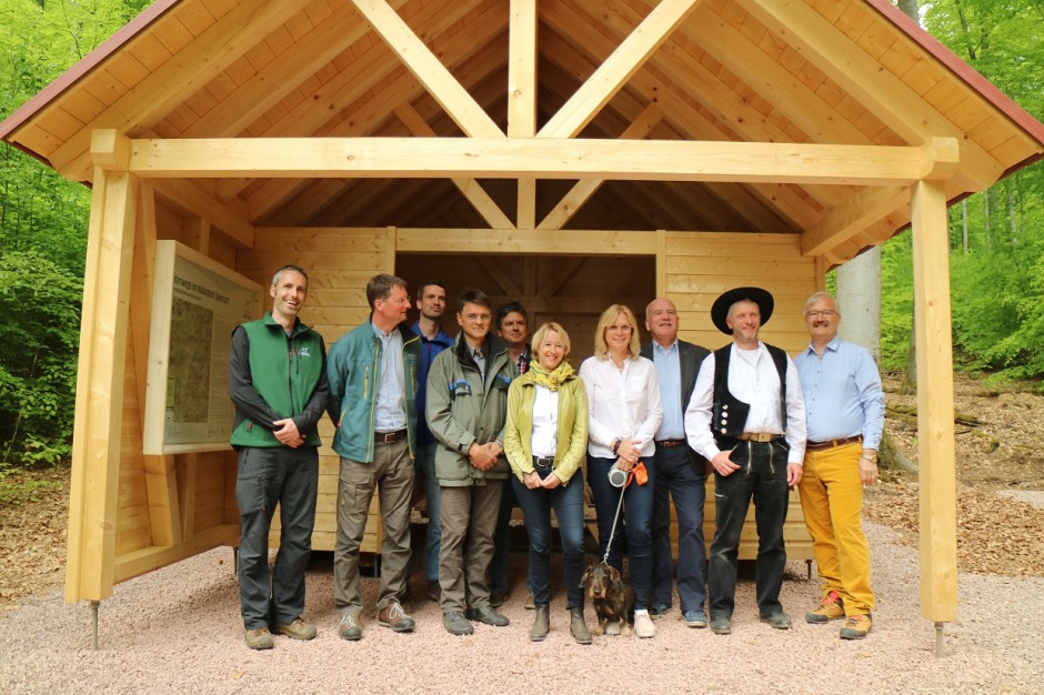 Eröffnung der Schutzhütte 940x626 Eröffnung der Schutzhütte 940x626 Musterschutzhütte im Spessart