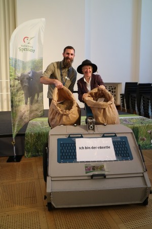 IMG 1874 300x450 IMG 1874 300x450 Naturparke präsentieren sich im Bayerischen Landtag