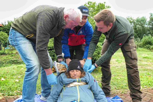 Teilnehmer des Kurses üben realistische Situationen (Foto O. Kaiser)