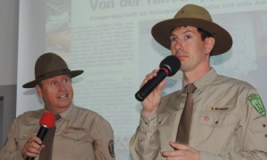 In 10 Szenen stellten die Ranger Meilensteine der Geschichte der Naturwacht nach.