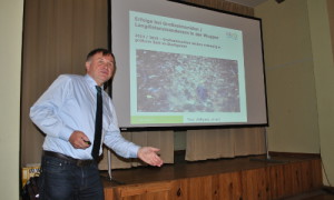 Prof. Dr. Werner Wahmhoff, der Leiter des Arbeitskreises Umwelt und Vertreter der Deutschen Bundesstiftung Umwelt führte in das Thema ein.