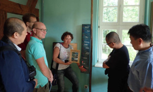 Die chinesische Delegation besuchte das Besucherzentrum des Naturparks.